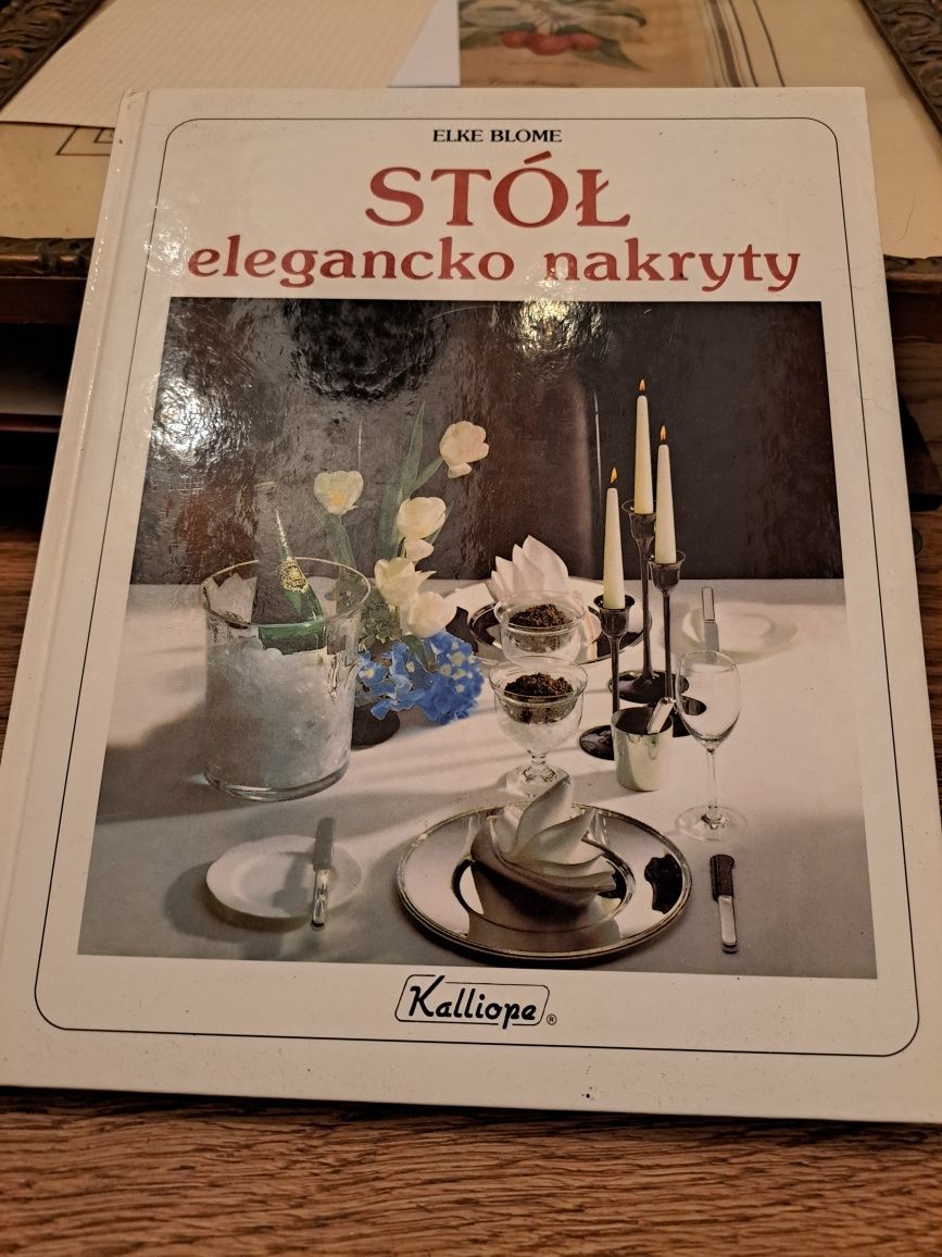 Książka stół elegancko nakryty 16