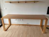 Mesa de Escritório Grande e Prateleira
