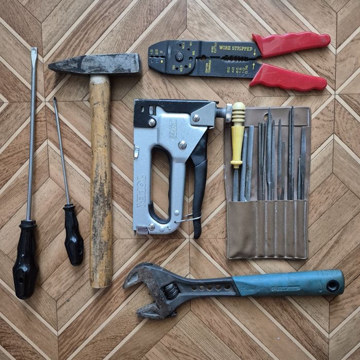 монтировка -гвоздодер,кувалда,струбцина