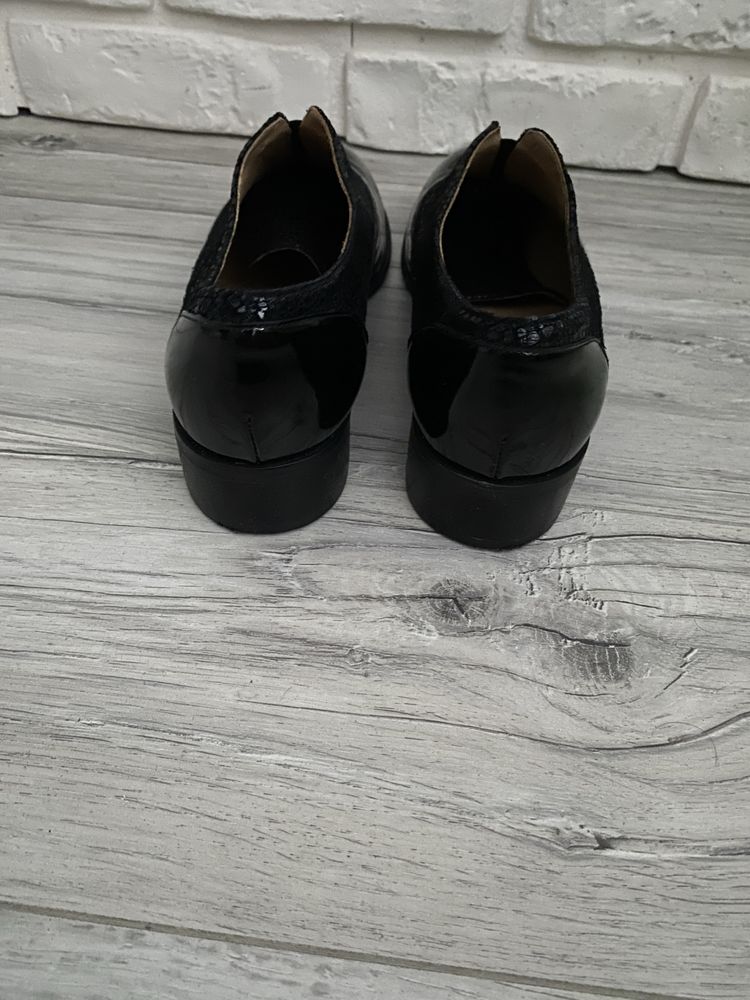 Buty lakierki lordsy oksfordki skórzane mokasyny lakierowane r.40