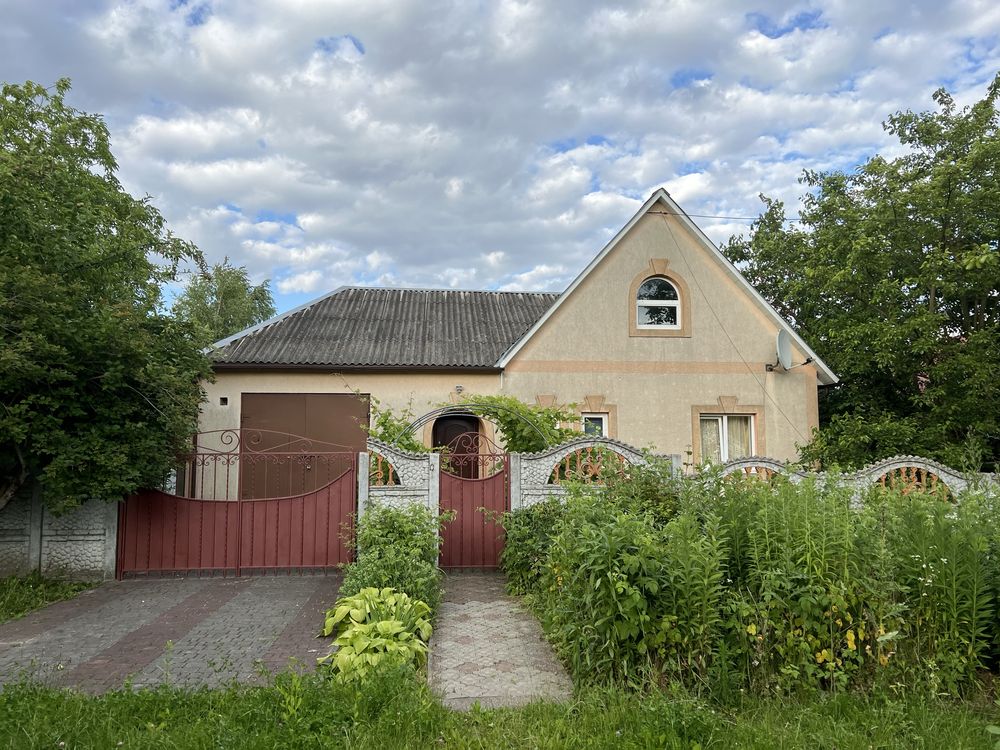 _Будинок з ділянкою поруч з містом