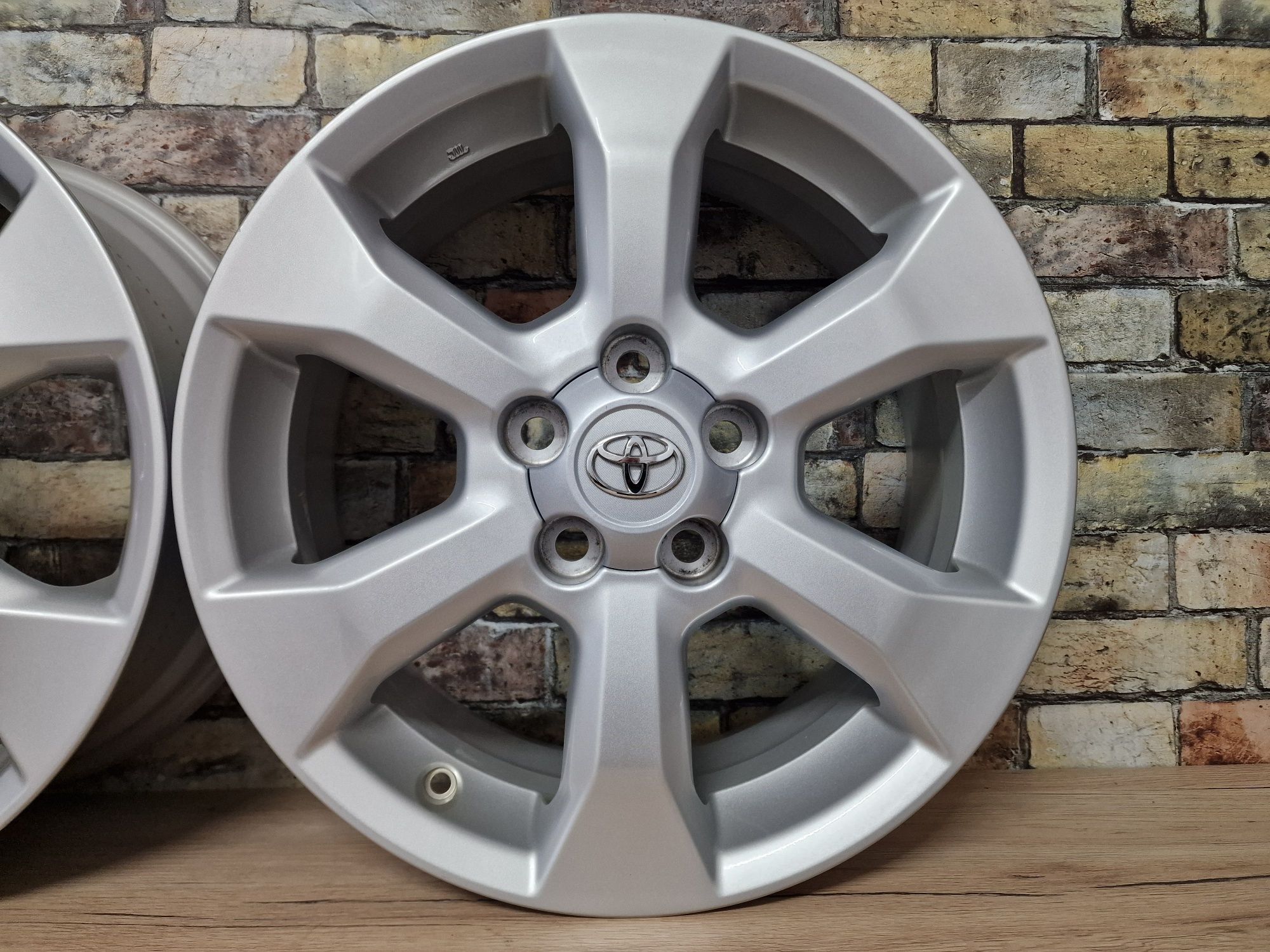 Felgi 17' 5x114,3 TOYOTA Auris Avensis Camry C-HR Corolla RAV-4 Prius