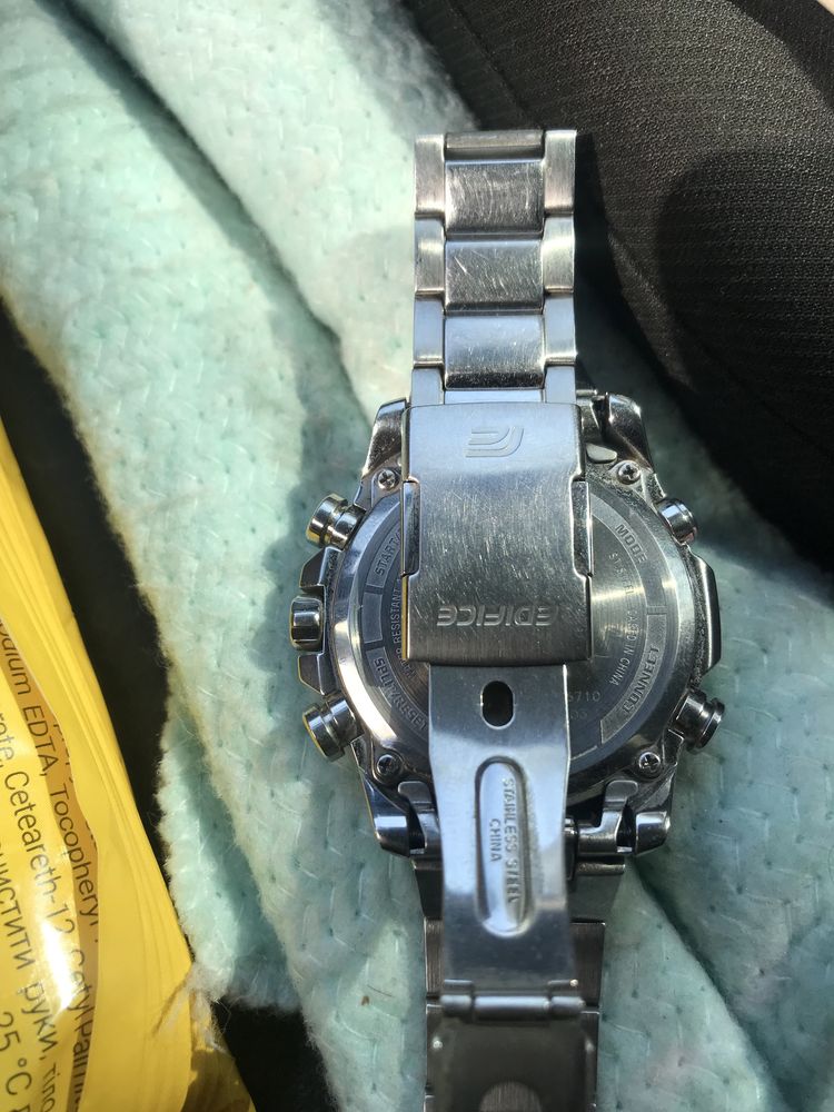 Часы Casio EQB-900 edifice