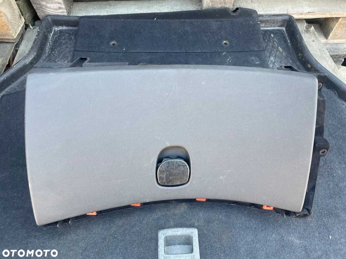 Schowek pasażera czarna skóra Alfa Romeo 159