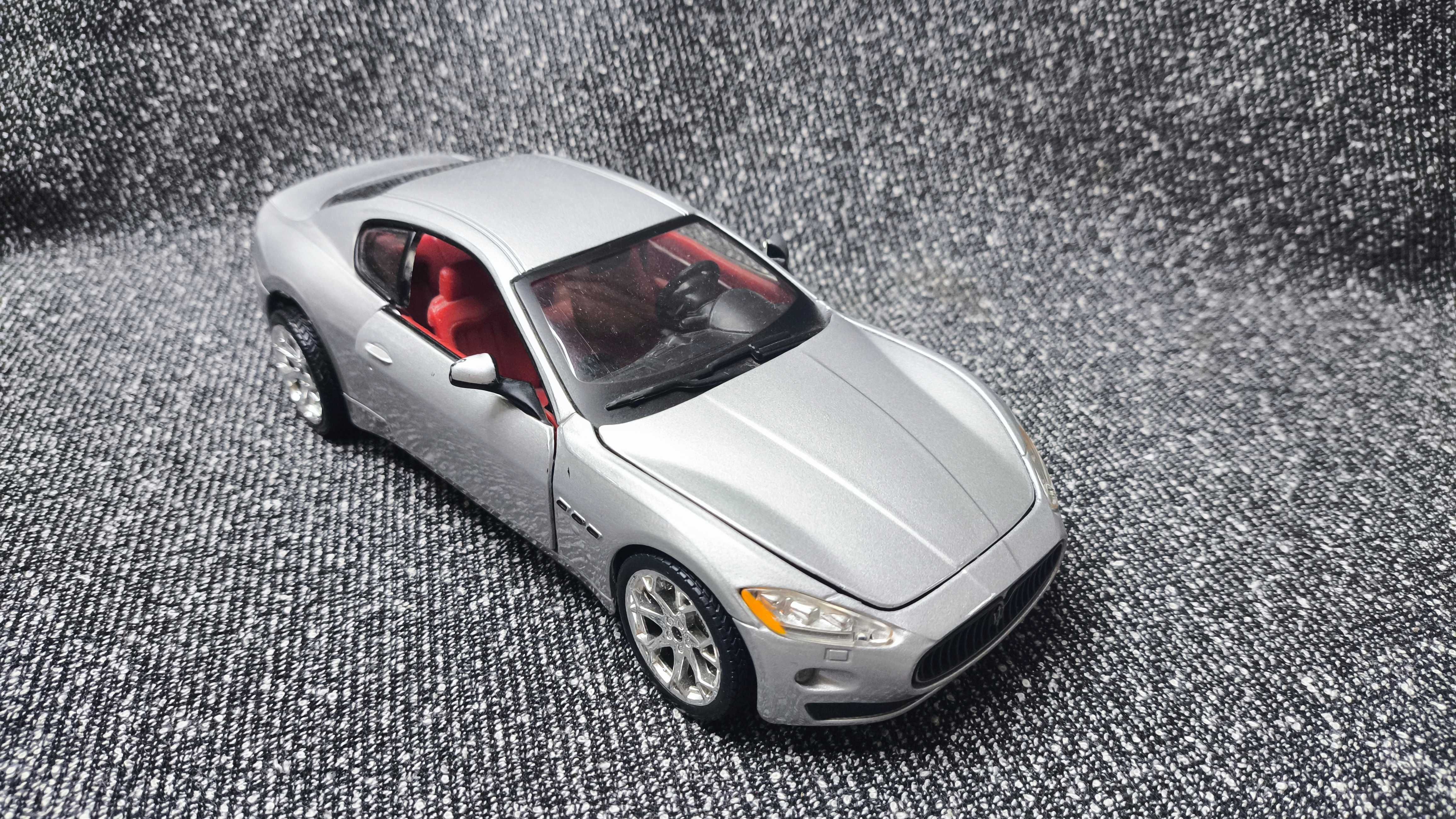 Модель Maserati Gran Turismo масштаб 1:24 Bburago
