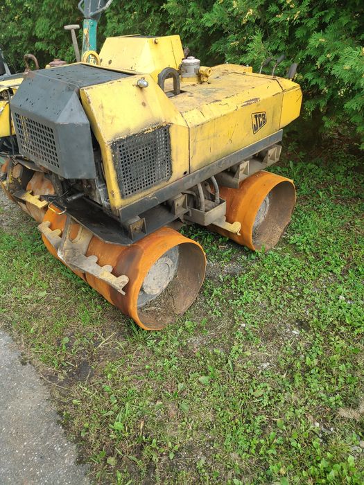 Wypożyczalnia wypożyczanie walec zagęszczarka do gruzu kamienia ziemi.