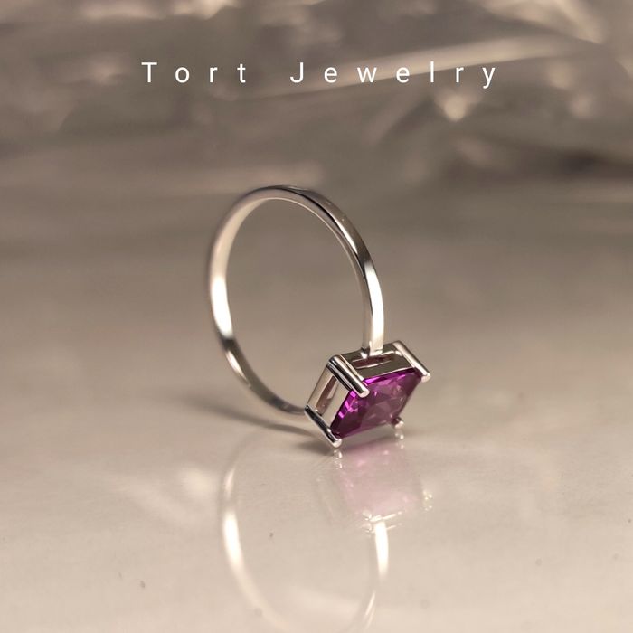 Srebrny pierścionek z aleksandrytem laboratoryjnym