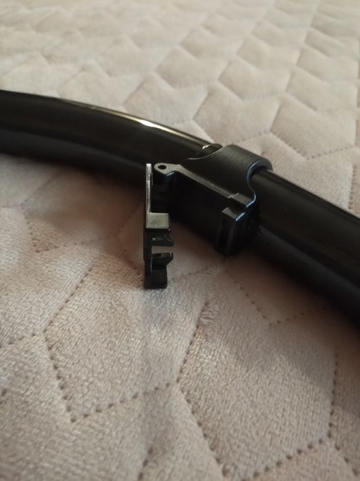 Набір для плавання, який включає маску та трубку