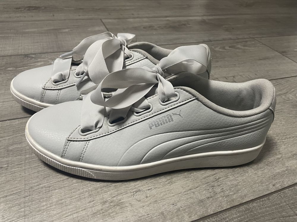Кросівки Puma Vikky v2 Ribbon Core сірі 40 розмір