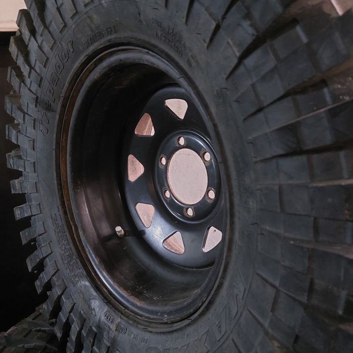 Колеса  37 12.50 16 Maxxis 12.5 Trepador шини 325 80 диски 6 139.7