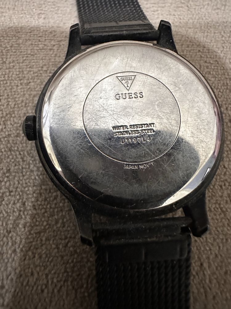 Наручний жіночий годинник оригінал б/в Guess U1197L4