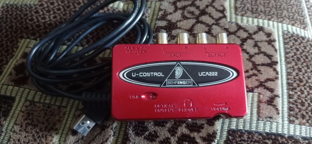 Behringer звукова карта.