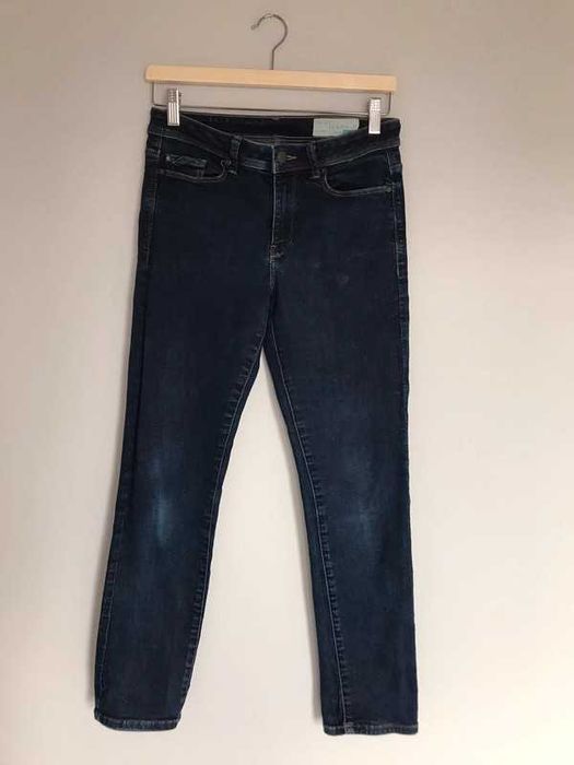 Ciemne jeansy Esprit delikatnie zwężone na dole 35/92 r. M