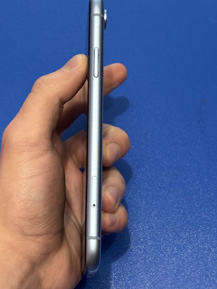 iPhone XR 64 gb.