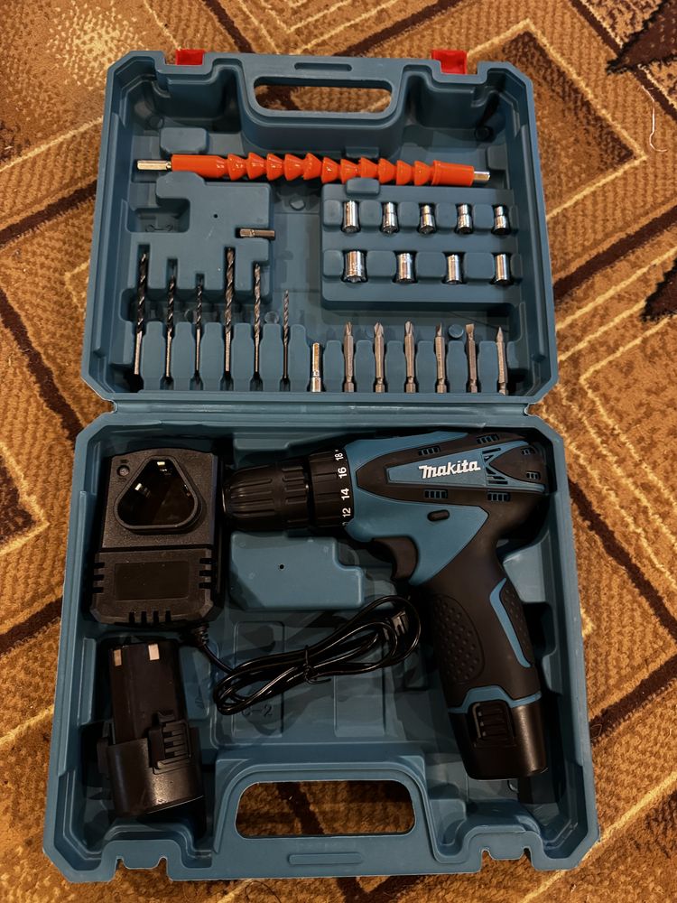 акумуляторний шуруповерт Makita DF330DWE(новий)