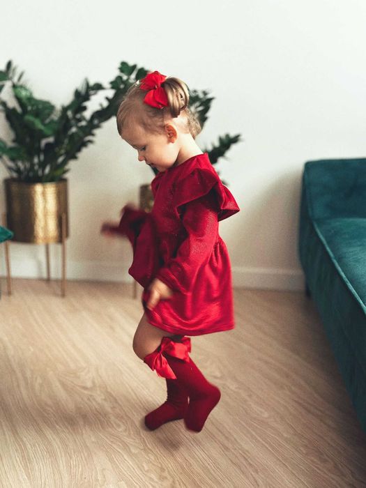 Czerwona welurowa SUKIENKA dziewczęca z falbankami, długi rękaw 86