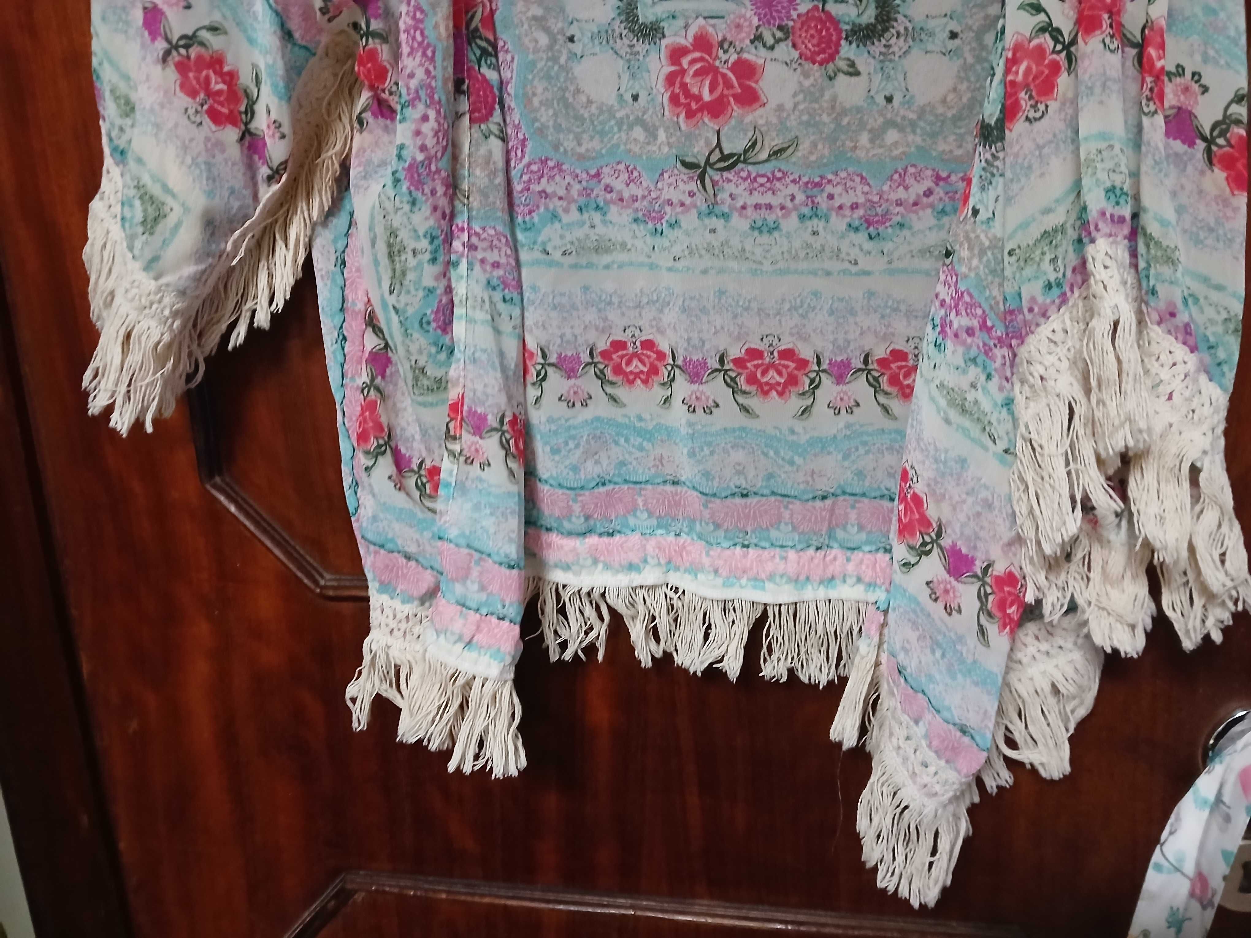 Kimono com franja às flores (é tamanho único mas veste L)