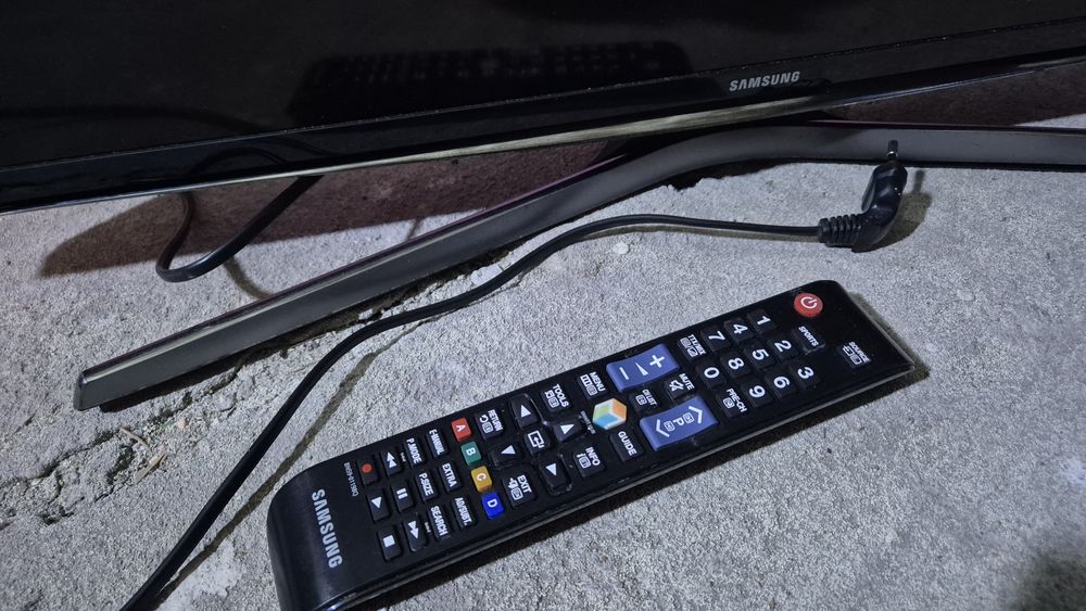Telewizor SAMSUNG LED UE32J6200