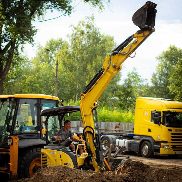 Оренда міні екскаватора. Послуги спецтехніки. Малогабаритна техніка