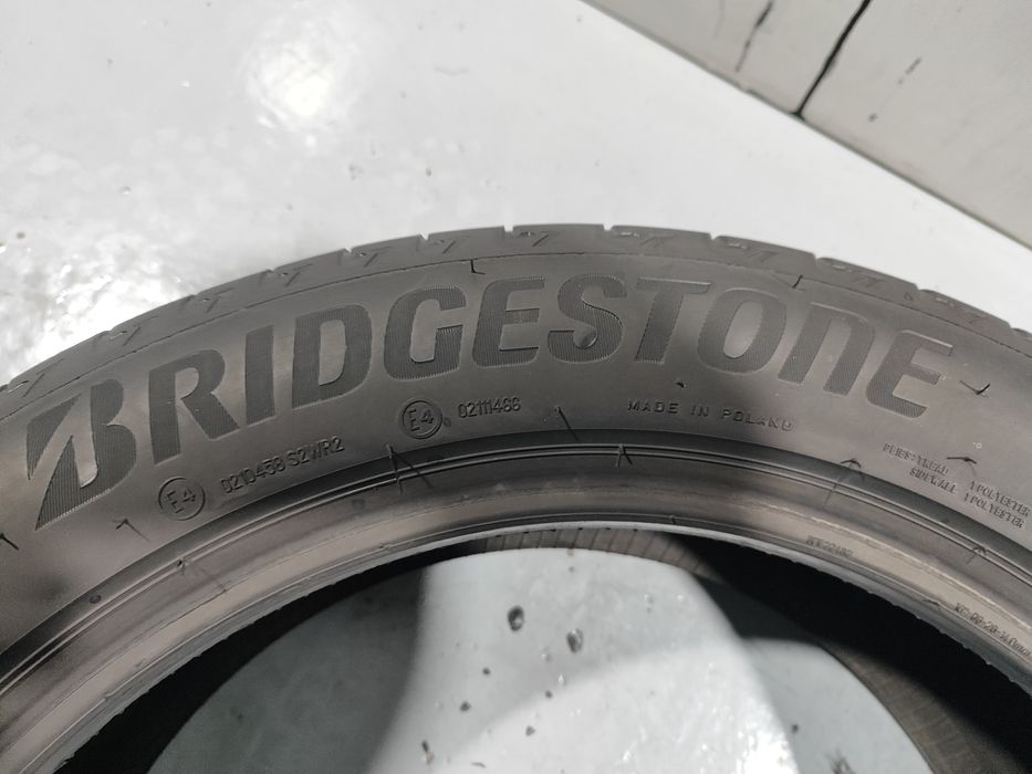 2 pneus semi novos 215-55R18 Bridgestone - Oferta dos portes