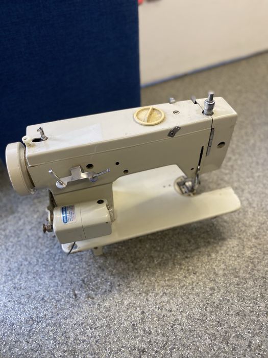 Продам швейну машинку без торгу