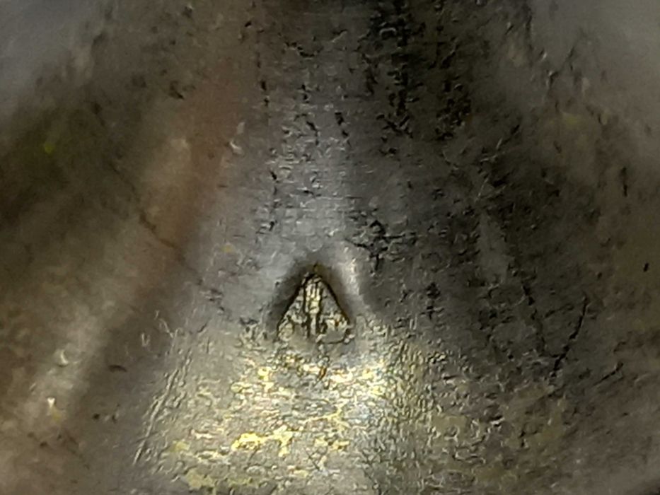 XIX wieczny giloszowany srebrny kieliszek na jajko, Francja