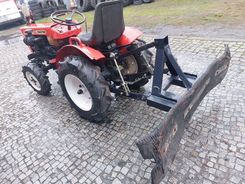 Yanmar ym 155 Dwa rodzaje biegów Rozłączany napęd 4x4