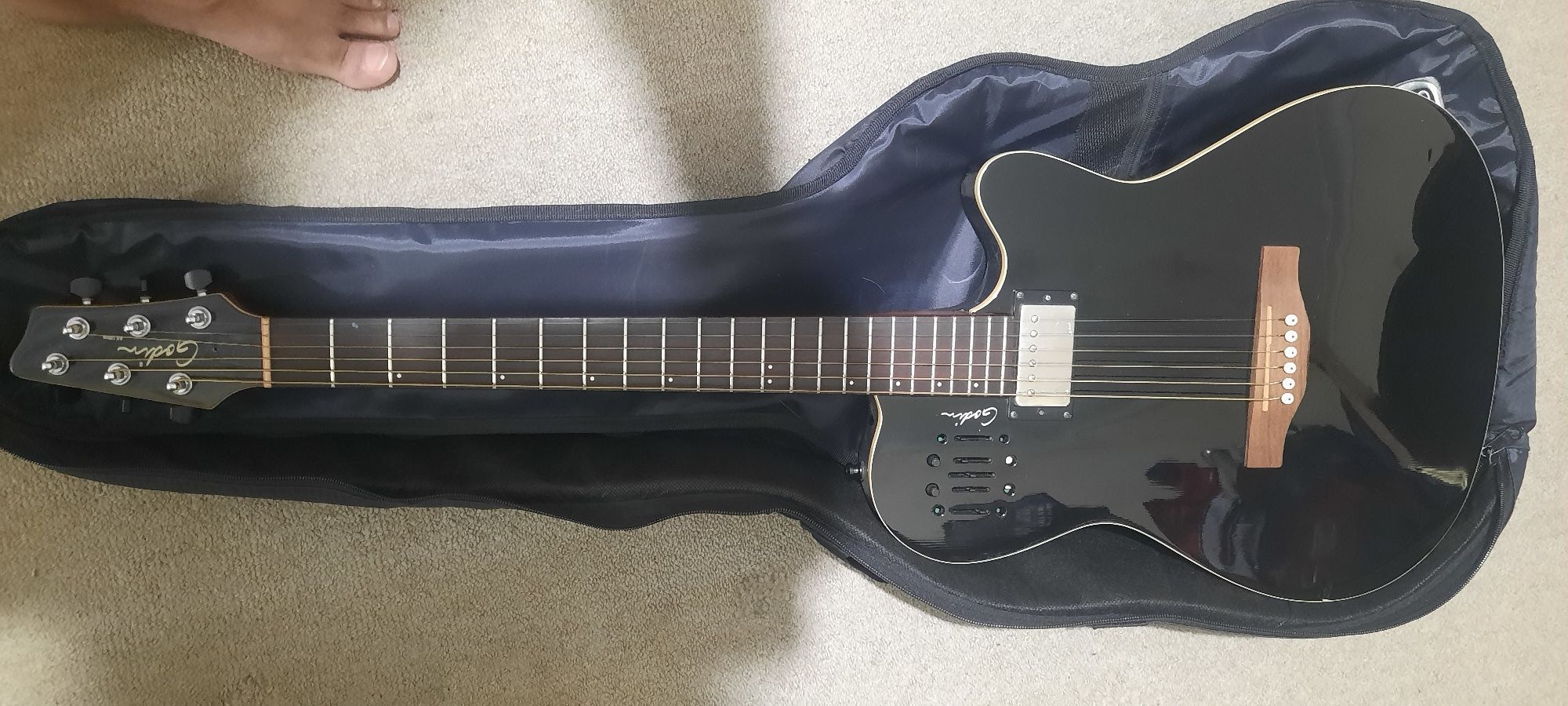 Guitarra godin A6 ultra