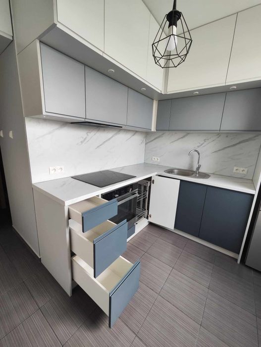 Kuchnie, szafy, szafy ze skosem, meble pokojowe.