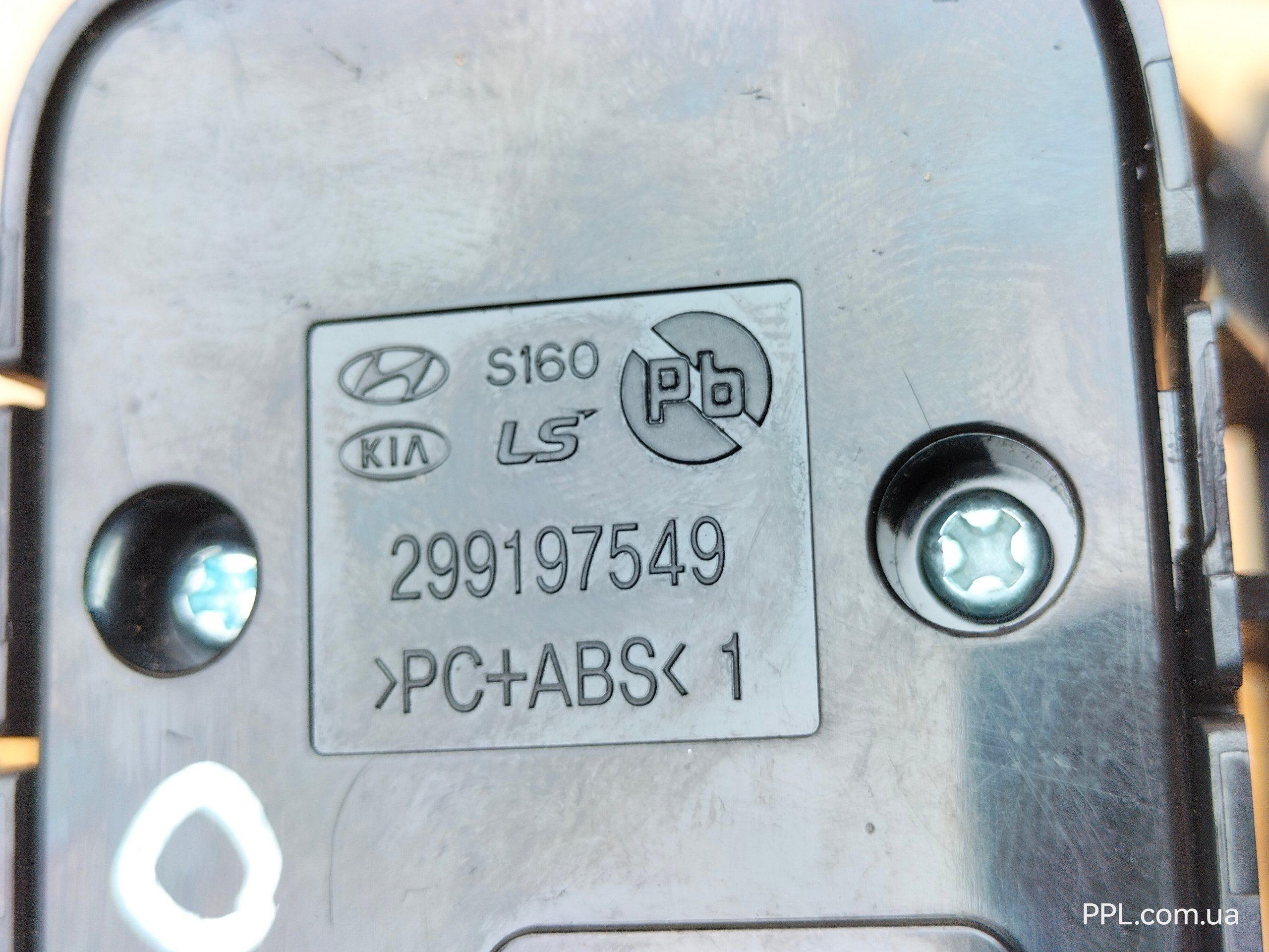 Hyundai Santa Fe IV 2018- блок кнопок в торпедо 93700-S1100 NNB