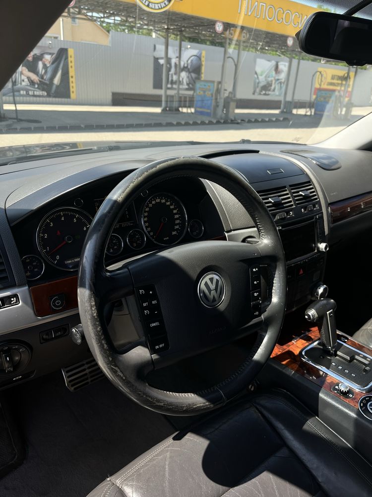 Офіційний Volkswagen Touareg з газом
