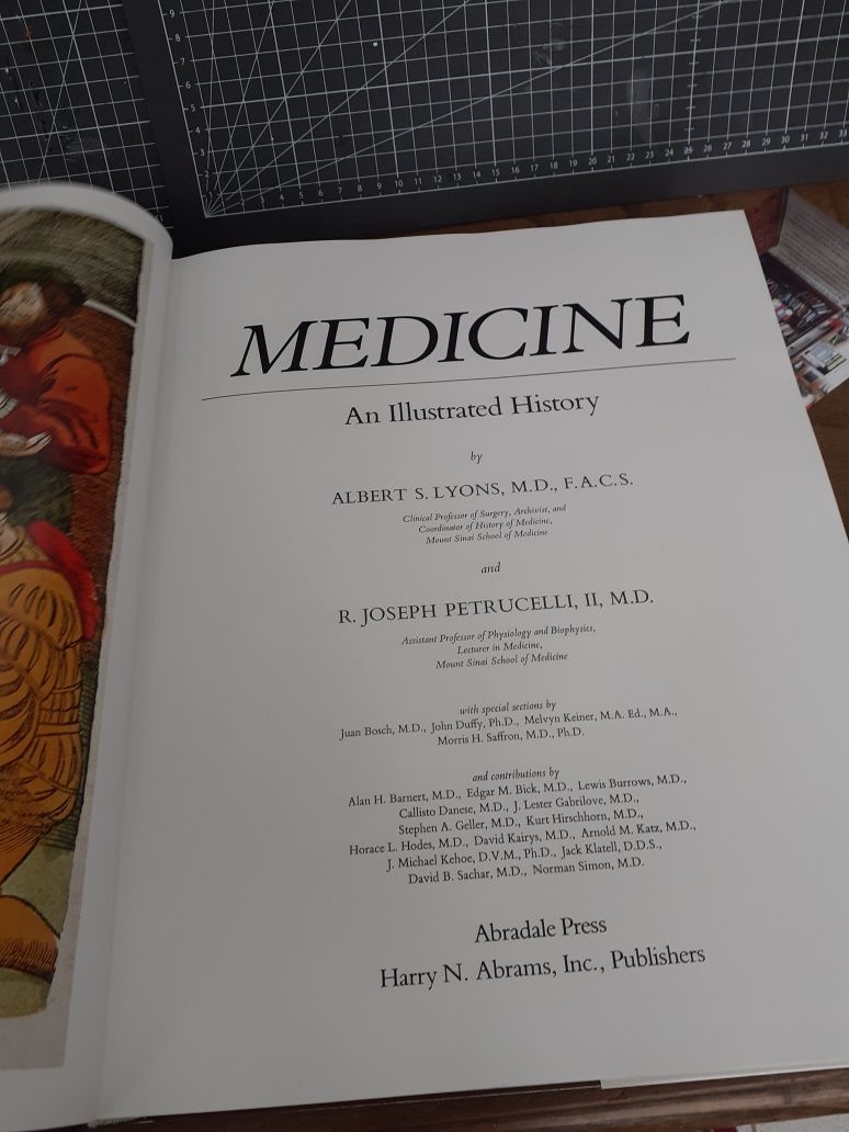 Livro em grande formato Medicine an Illustrated History by Albert Lyon