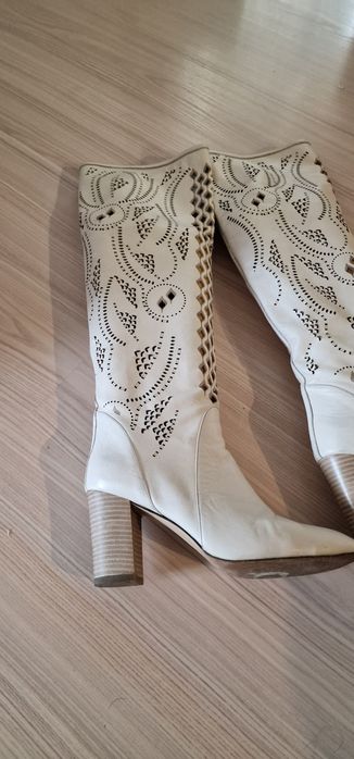 Продаються гарні жіночі сапоги бу