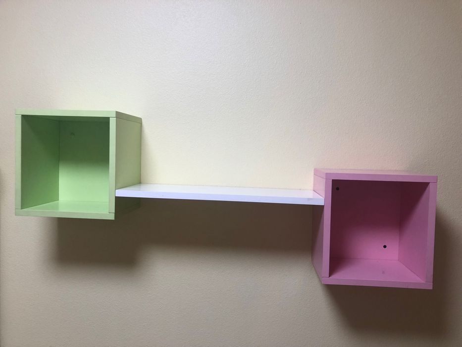 Полиця для дитячої кімнати