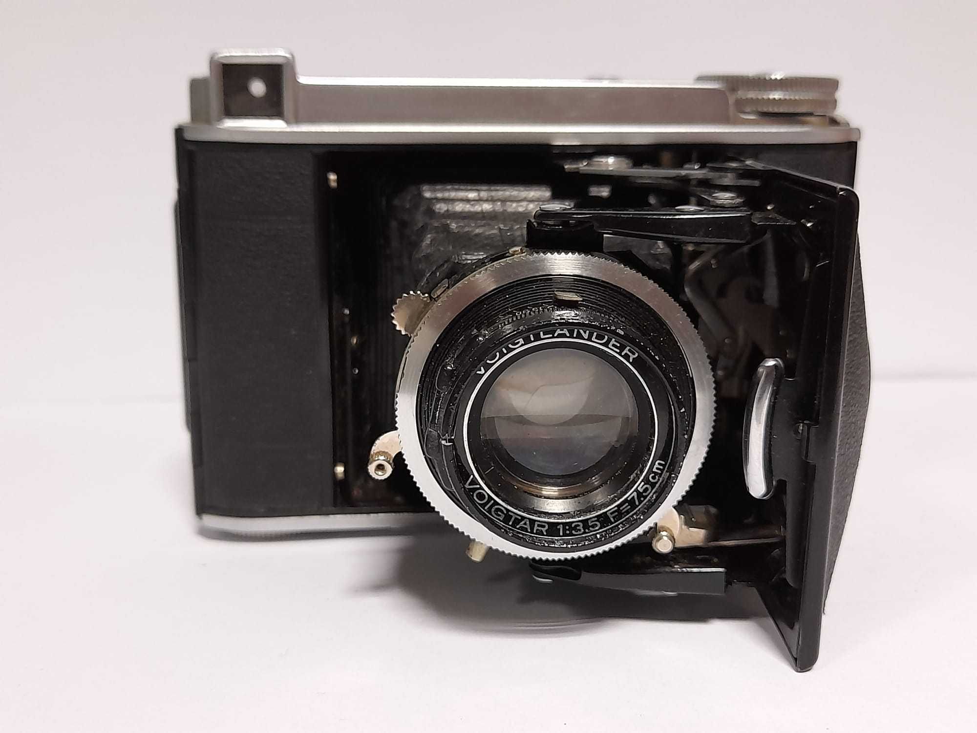 Máquina fotográfica de fole antiga - Voigtländer Bessa 66