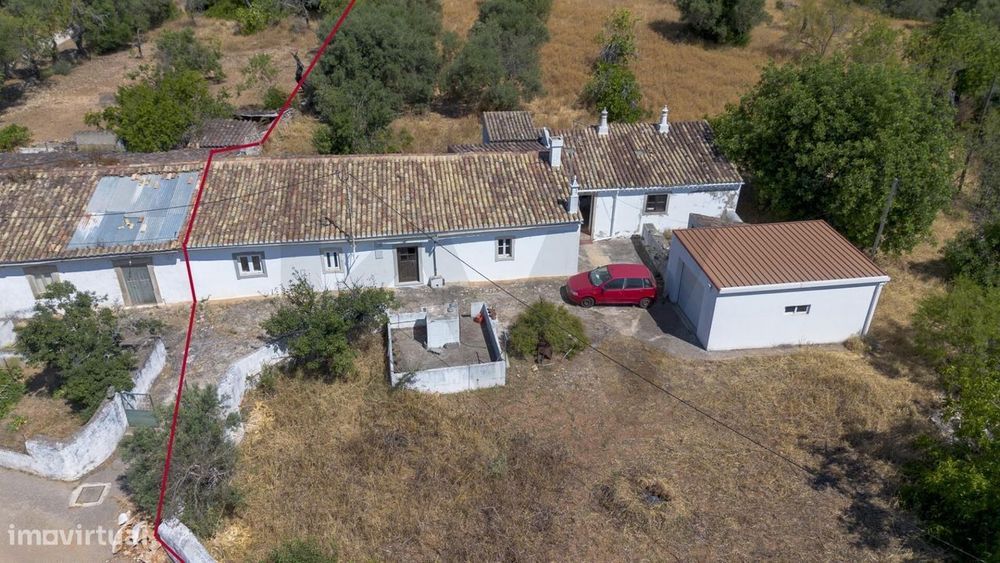 Oportunidade Única: Moradia de 265m2 com Amplo Terreno em S. Brás de A