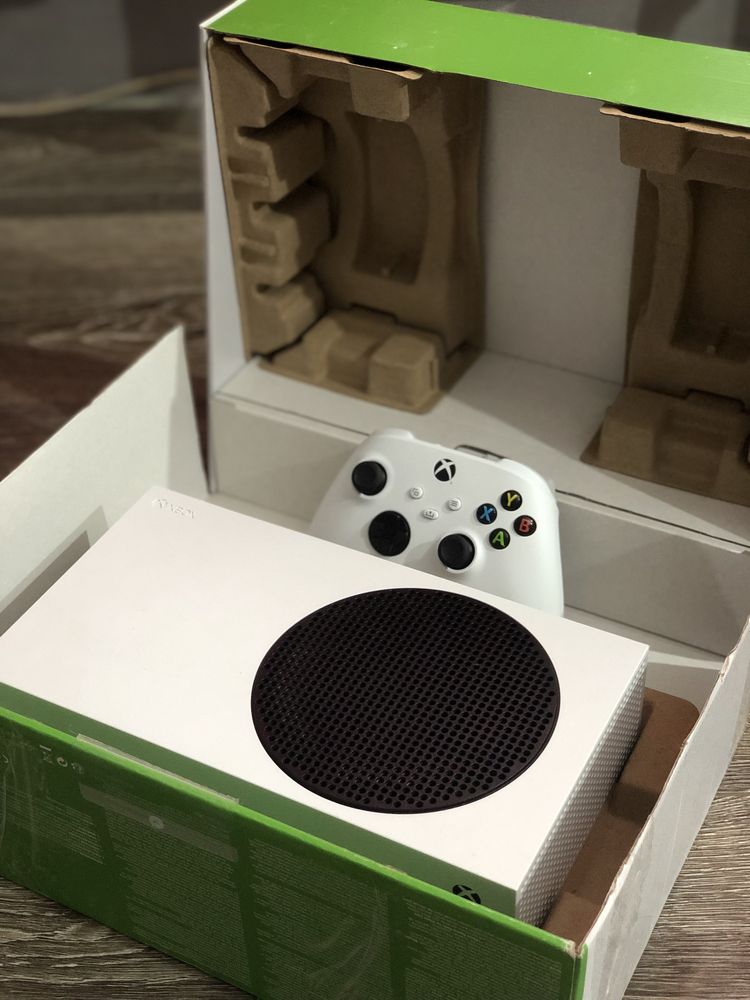 Xbox Series S: Ваш ключ до захоплюючого світу ігор!