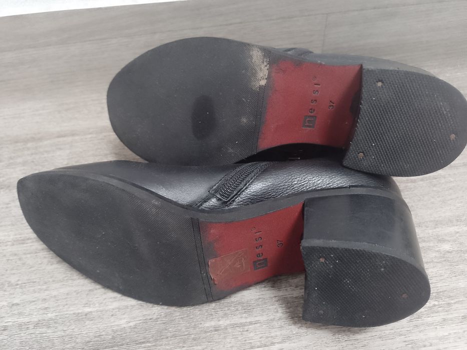 Sprzedam skorzane damskie botki rozmiar 37 firmy Messi.