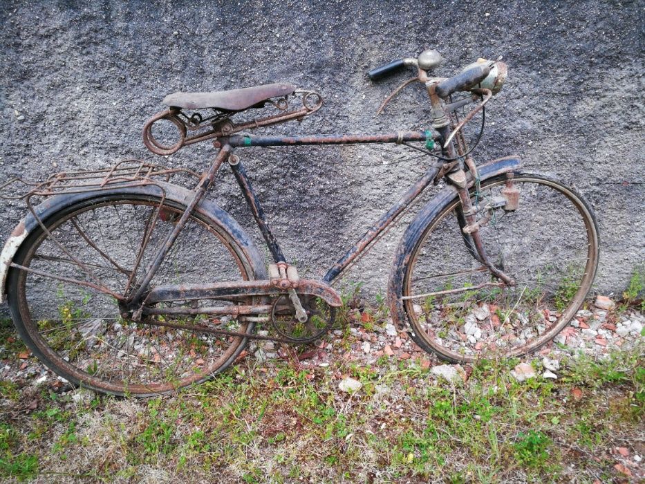 Bicicletas antigas "ler anúncio com atenção"
