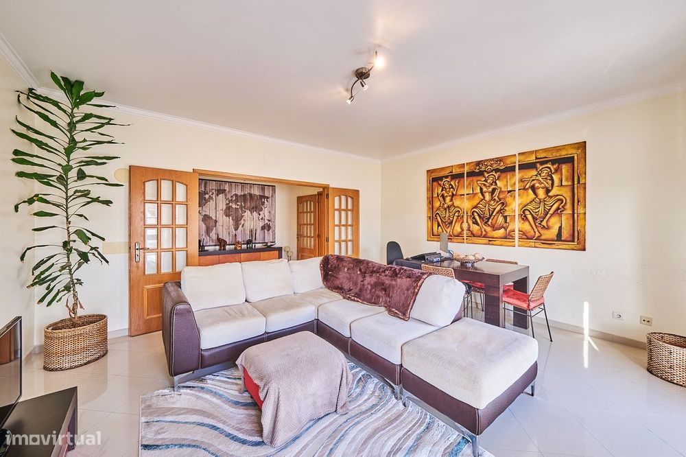 Apartamento T2, localizado na Charneca de Caparica