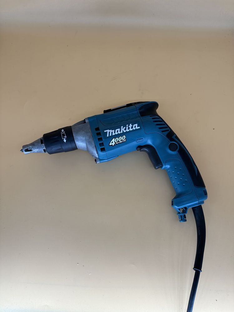 Шуруповерт для гипсокартона Makita FS4300