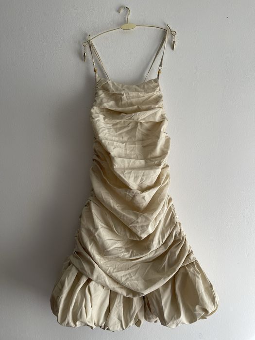 Бежева сукня Prettylittlething PLT Label з пишною спідницею розмір М