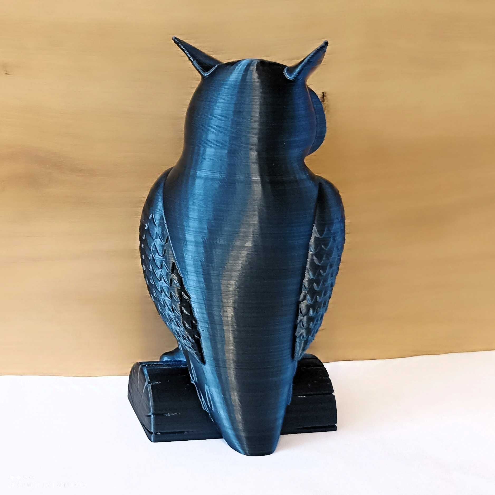Elegancka figurka sowy na pniu - 3D druk, dwukolorowa niebieska czarna
