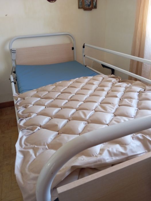 Cama articulada em muito bom estado