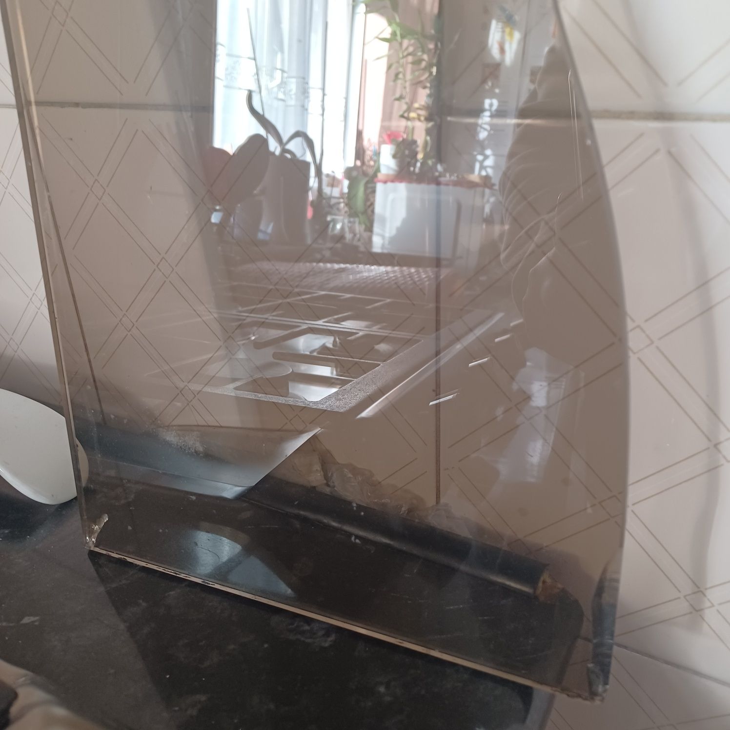 Vidro pequeno castanho  altura 45 cm , larg de 21 cm