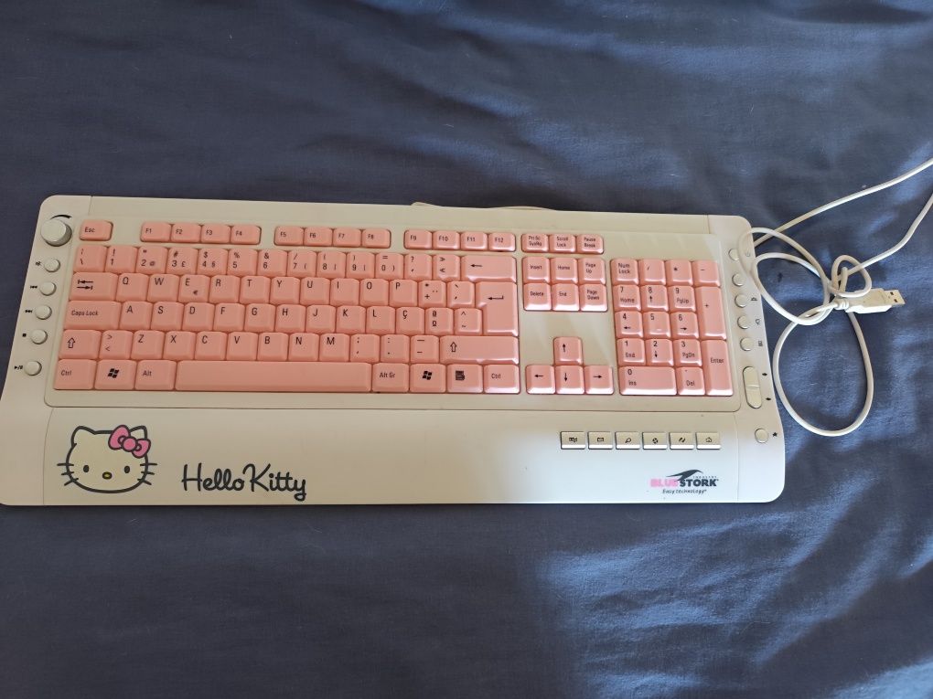 Teclado e rato da HELLO KITTY.. super completo com muitos acessórios