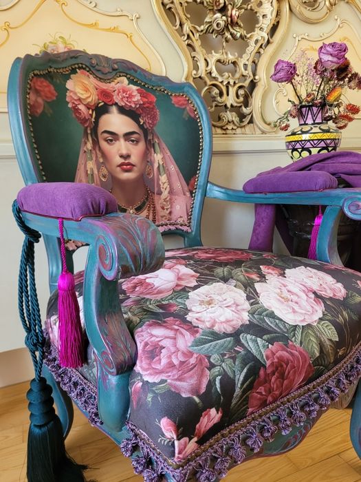 Antyczny fotel Frida Kahlo po przeprojektowaniu