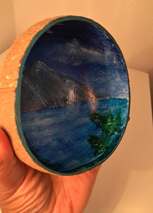 Coco pintando por dentro