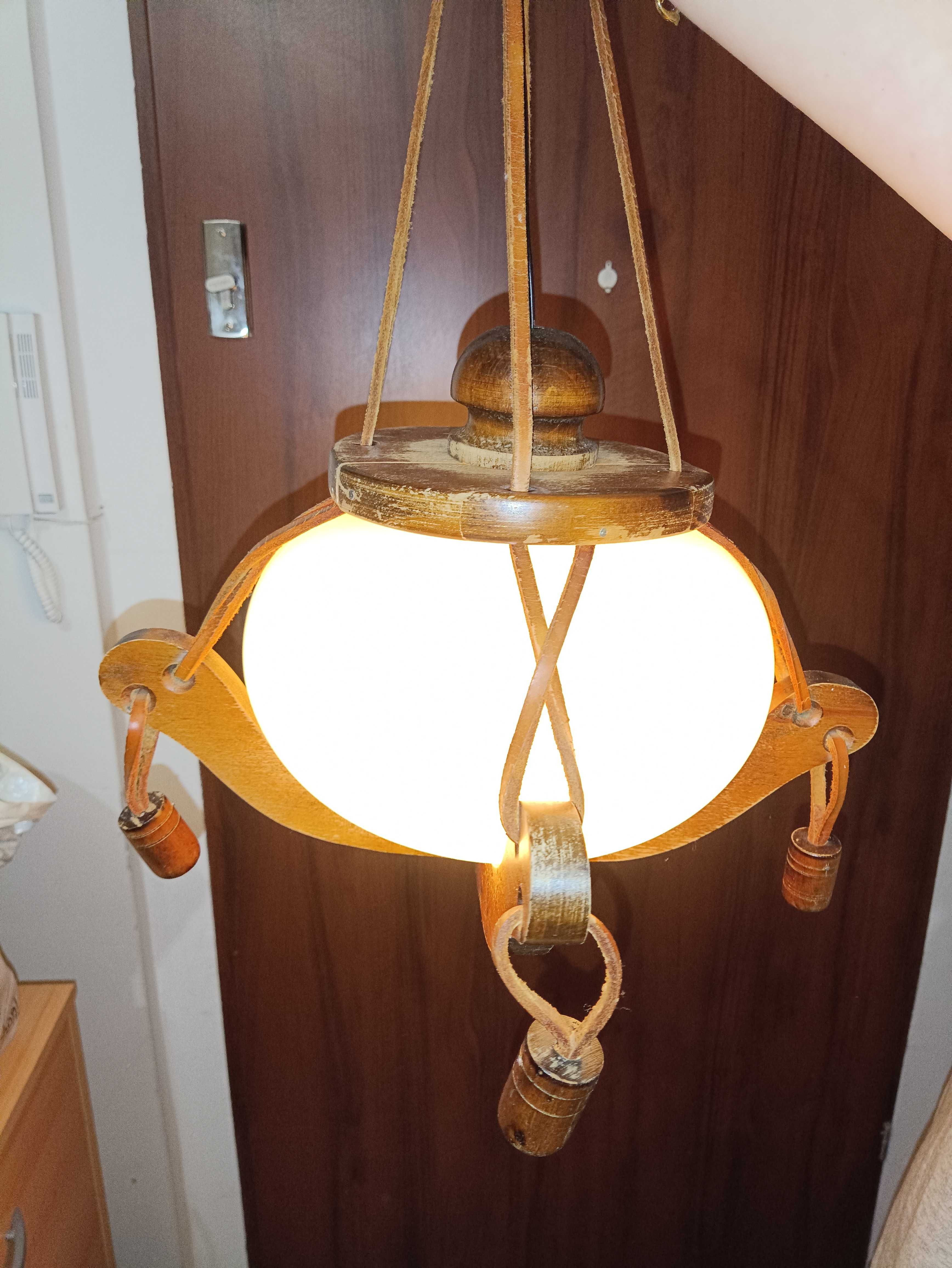 Lampa wisząca - drewno, szkło i rzemień