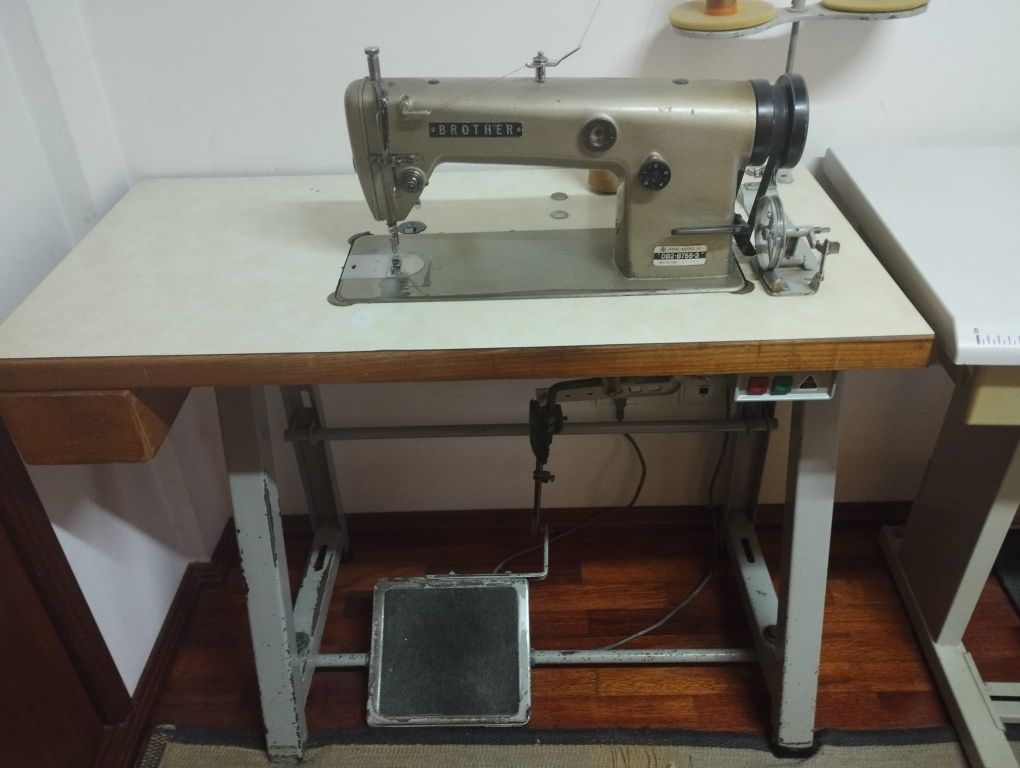 Máquina de costura industrial